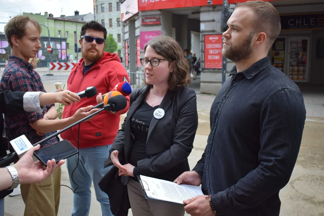 Apel stowarzyszenia "Łódź Cała Naprzód" o utworzenie tymczasowego przejścia dla pieszych przy pasażu Róży