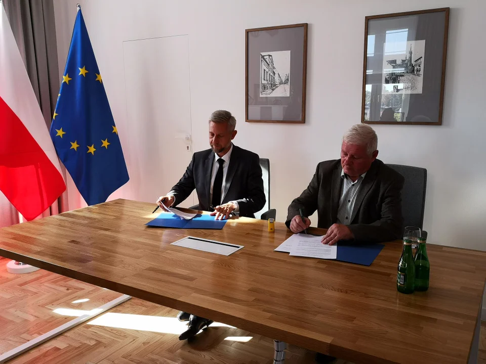 Prezydent Zgierza podpisał umowę na inwestycję z firmą Rembud, która wyremontowała Malinkę