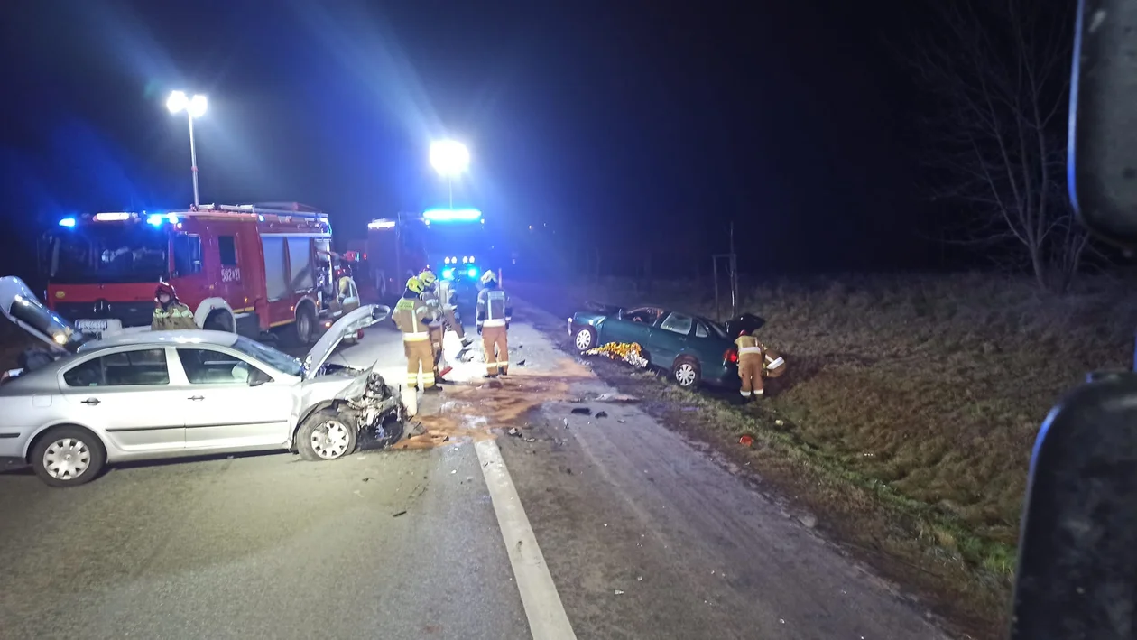 Poważny wypadek w kierunku Zgierza. Droga była całkowicie zablokowana [ZDJĘCIA] - Zdjęcie główne