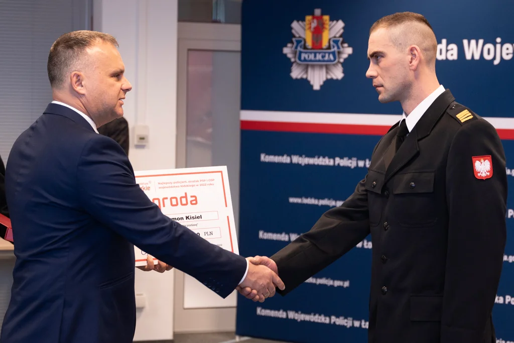 Najlepsi policjanci i strażacy z województwa łódzkiego nagrodzeni
