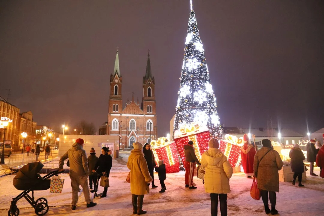 Już dziś oficjalne uruchomienie iluminacji świątecznych w Kutnie! "Odwiedzi nas Święty Mikołaj z upominkami" - Zdjęcie główne