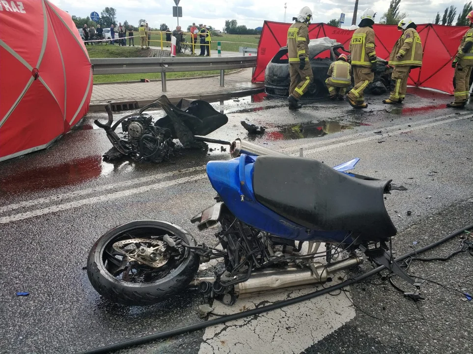 Tragedia na DK92. Nie żyją 3 osoby, w tym motocyklista i dziecko [ZDJĘCIA] - Zdjęcie główne