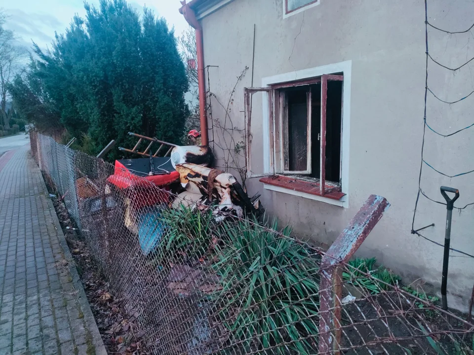 Pożar domu w Świnicach Warckich. Jedna osoba została poszkodowana