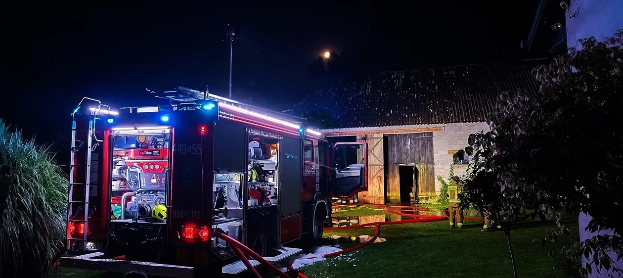 Nocny pożar w regionie. W akcji blisko 30 strażaków [FOTO] - Zdjęcie główne