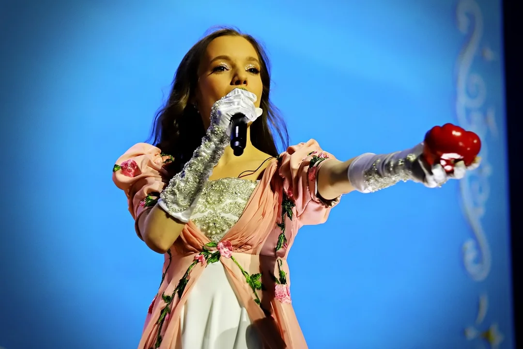 Bajkowe zdjęcia Sanah z koncertu w Łodzi
