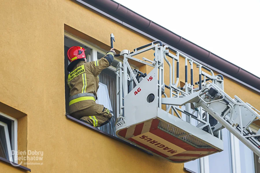 Najadły się strachu! Dwie kobiety uwięzione na balkonie, interweniowała straż pożarna [FOTO] - Zdjęcie główne