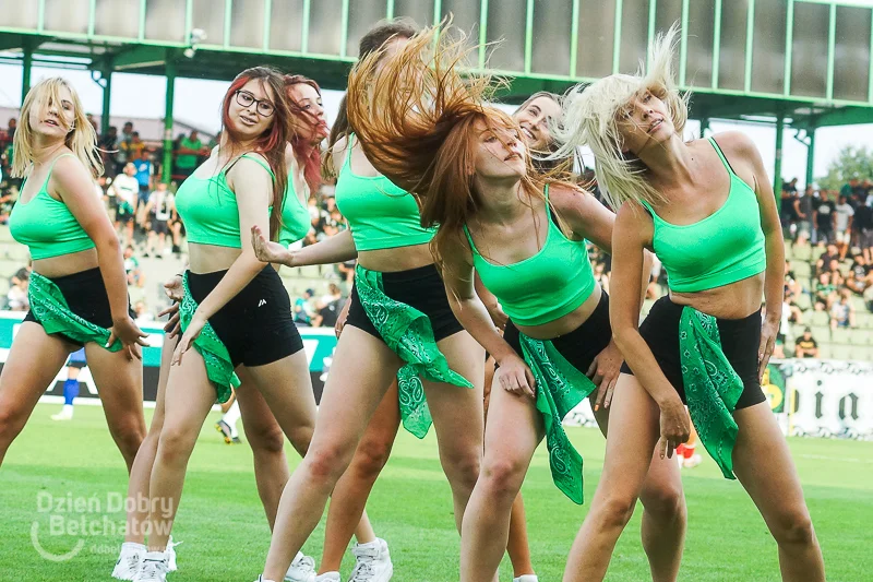 Bełchatowskie cheerleaderki rozgrzewały publikę podczas derbów [FOTO] - Zdjęcie główne