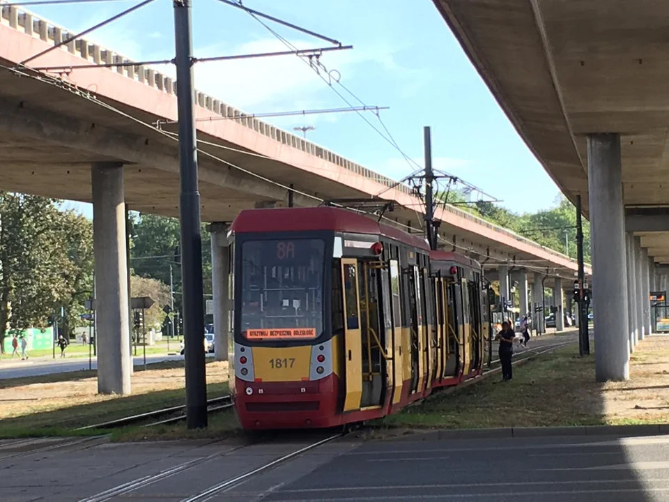 Utrudnienia dla podróżnych MPK Łódź po zaniku napięcia przy dworcu Łódź Kaliska - 3.10.2023 r.