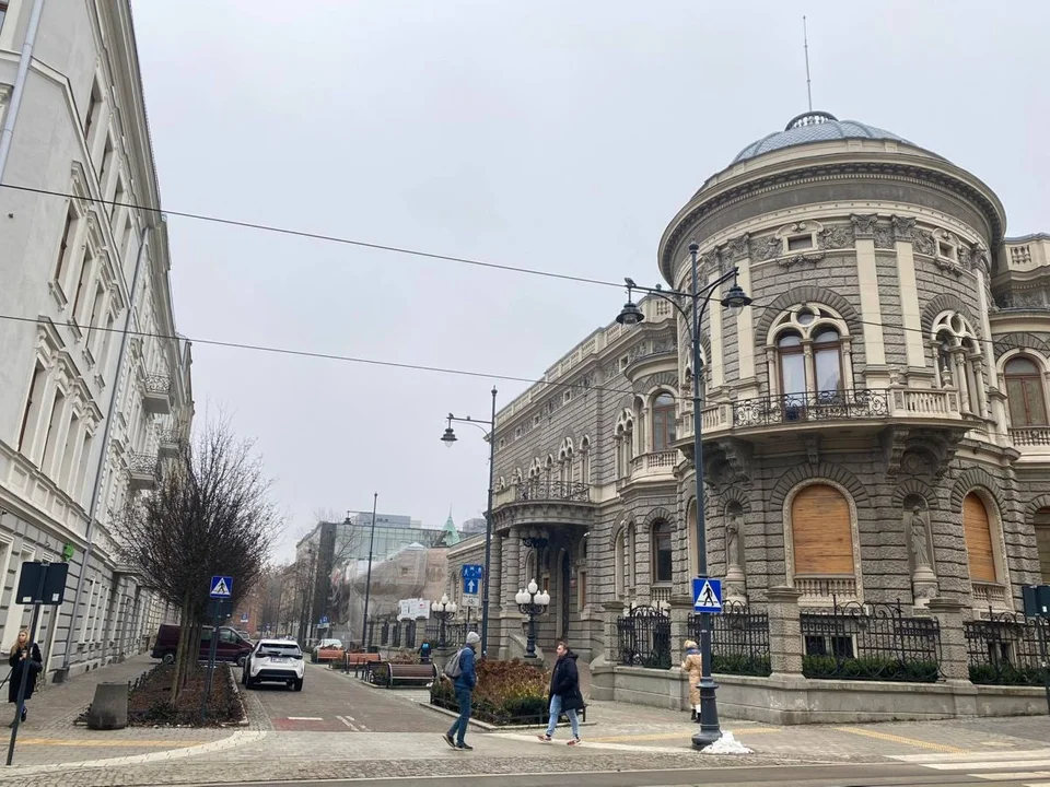 Napisy oszpeciły pałac Akademii Muzycznej w Łodzi