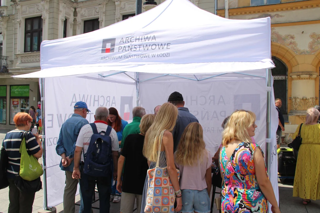 Niezwykłe wystawy o historii naszego miasta na ulicy Piotrkowskiej