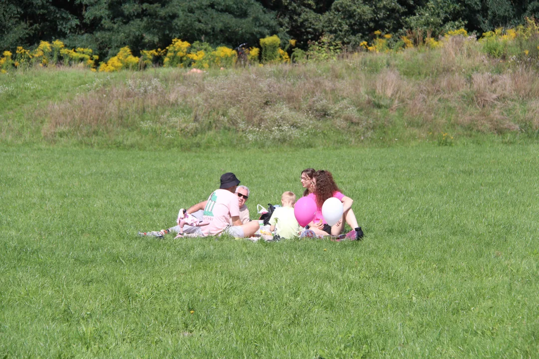 Piknik rodzinny w parku na Młynku w Łodzi