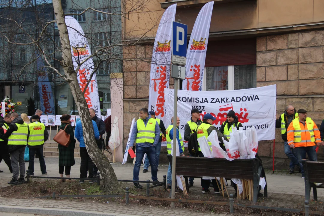 Protest "Solidarności" pod siedzibą Zarządu Lokali Miejskich