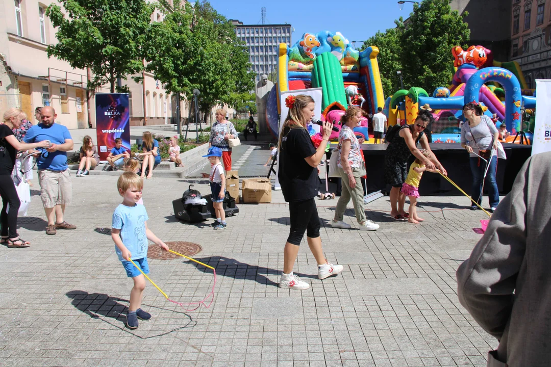 Piknik Europejski w pasażiu Schillera w Łodzi