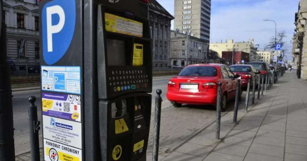 Łodzianie nie chcą płacić za parkowanie w centrum miasta. Co na to radni? - Zdjęcie główne