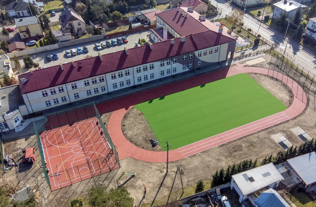 Rośnie nowy kompleks boisk przy szkole w Płocku [ZDJĘCIA] - Zdjęcie główne