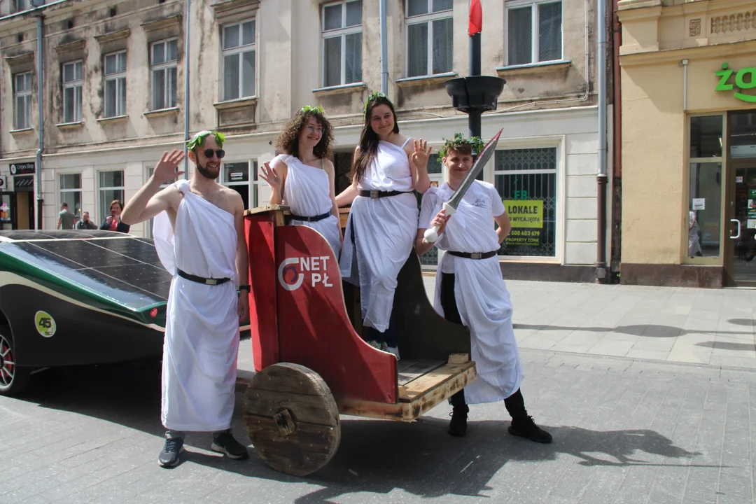 Pochód studentów ulicą Piotrkowską