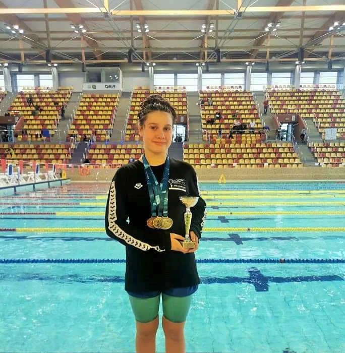 Gabrysia Sobolak z Ozorkowa - pływająca nastolatka, która odnosi sukcesy - Zdjęcie główne