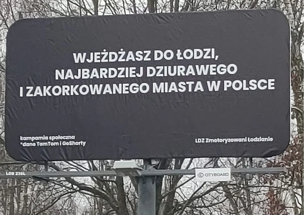 O tym usłyszała cała Polska. W Łodzi pojawiły się billboardy o korkach i dziurach [zdjęcia] - Zdjęcie główne