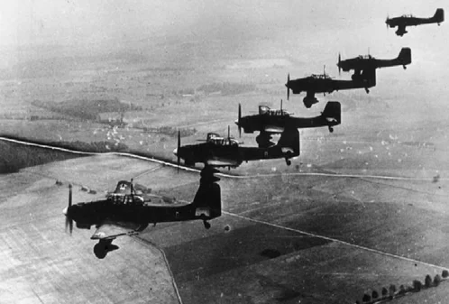 Eskadra niemieckich bombowców Junkers Ju 87 Stuka nad Polską – wrzesień 1939 r.