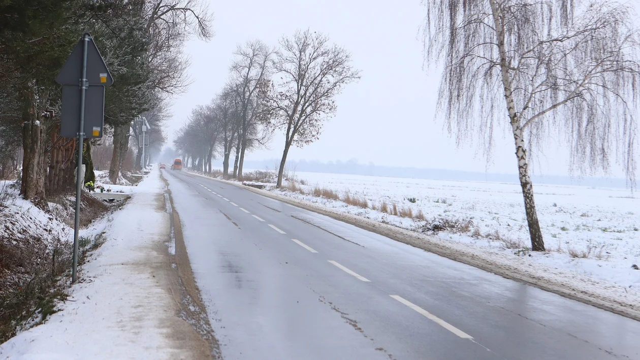 Jedna z najważniejszych inwestycji w powiecie gotowa. Jest nowa droga, chodniki i... radary - Zdjęcie główne