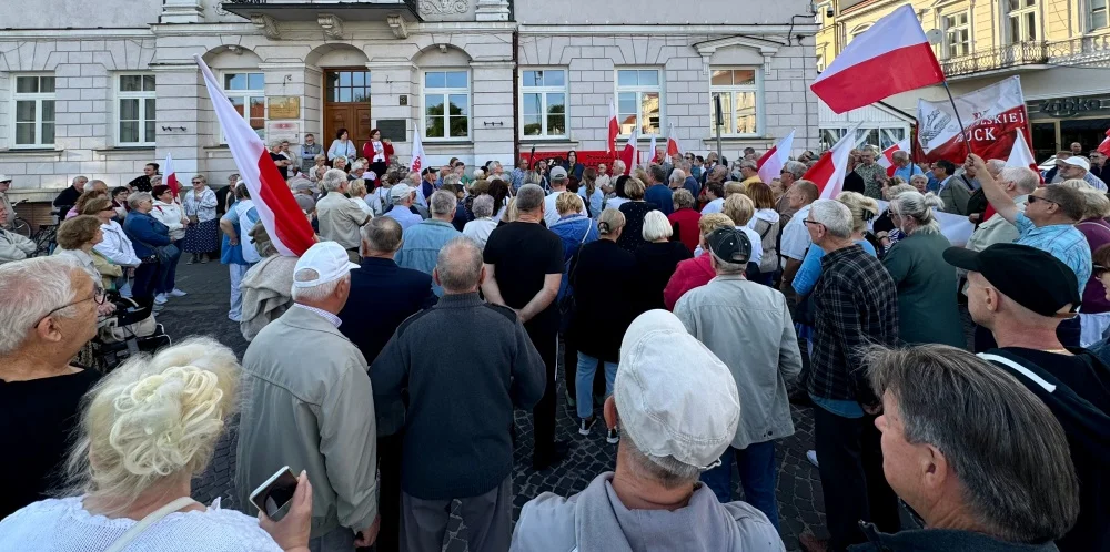 Manifestacja w obronie ks. Olszewskiego w Płocku