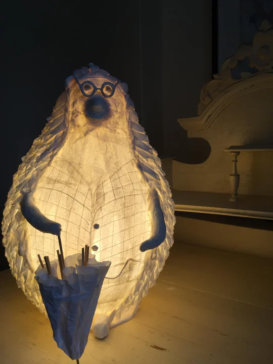 Łodzianka tworzy lampy-rzeżby z papieru