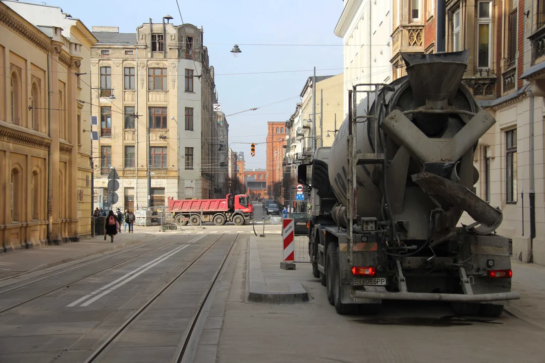 Ulica Legionów w Łodzi - tramwaje mają tutaj problem z przejazdem