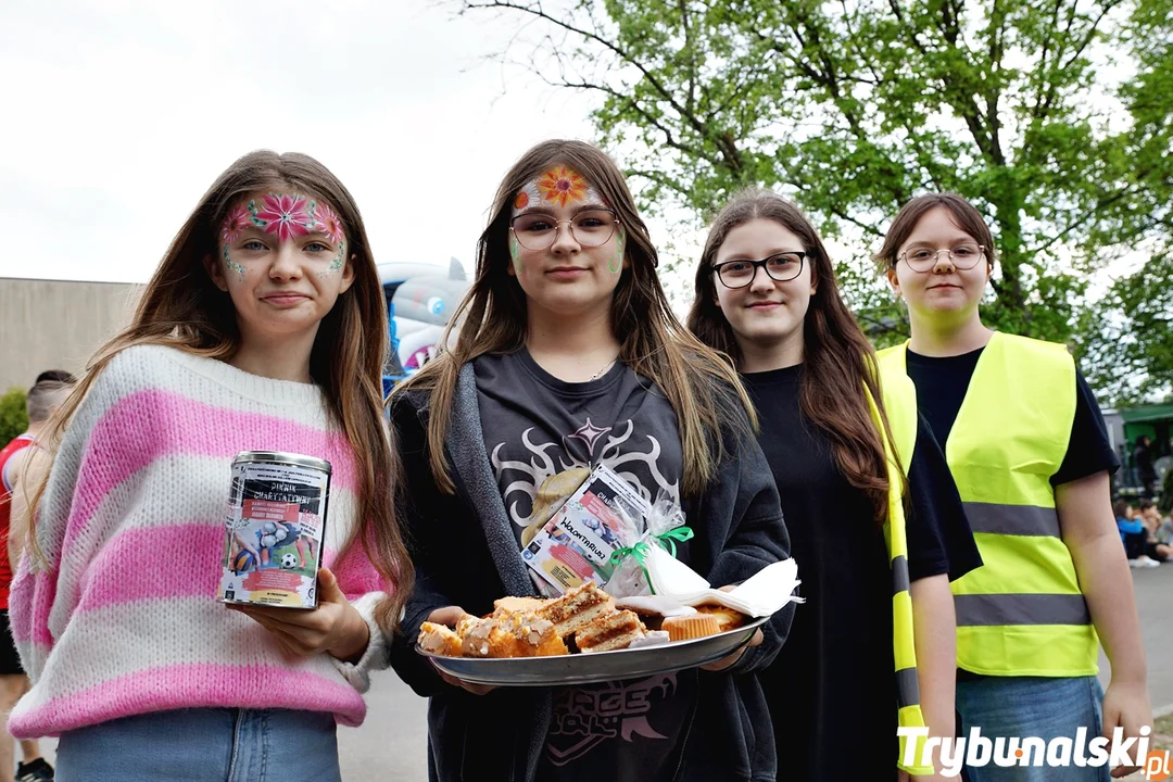 Piknik charytatywny w Sulejowie ze zbiórką pieniędzy na leczenie 13-letniej Jagody. Mieszkańcy pokazali wielkie serca [ZDJĘCIA] - Zdjęcie główne
