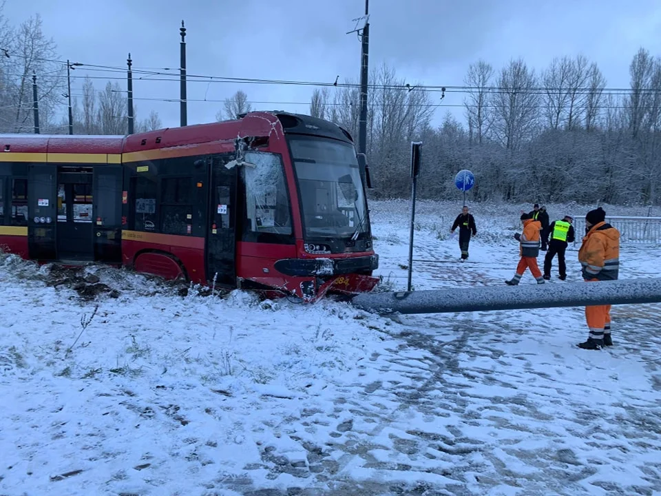 Wykolejenie tramwaju MPK Łódź przed krancówką Olechów