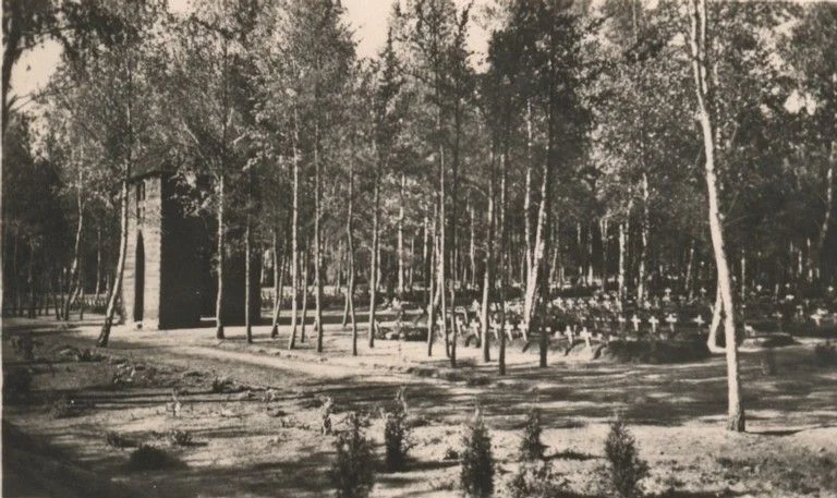 Cmentarz wojenny utworzony na "Strzelnicy" w 1915 r. (zlikwidowany na pocz. lat 70. XX w.) (zdjęcie z okresu II wojny św.)