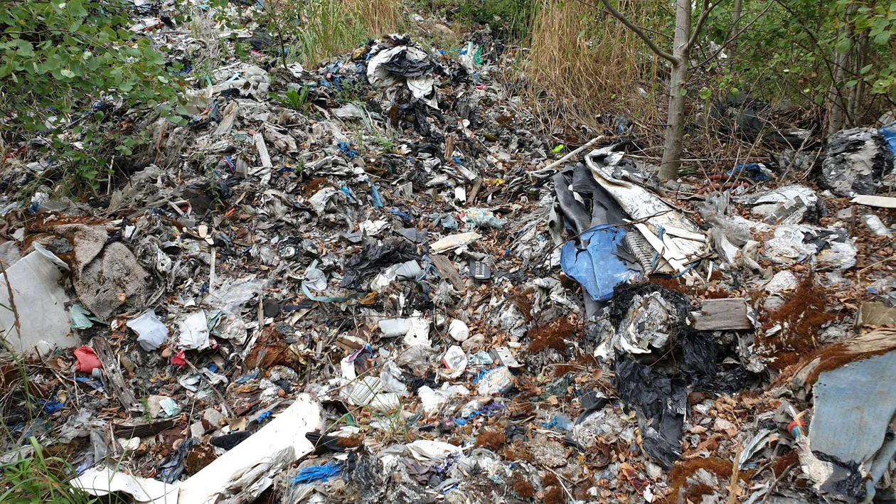 Pożar na składowisku odpadów chemicznych w Zgierzu