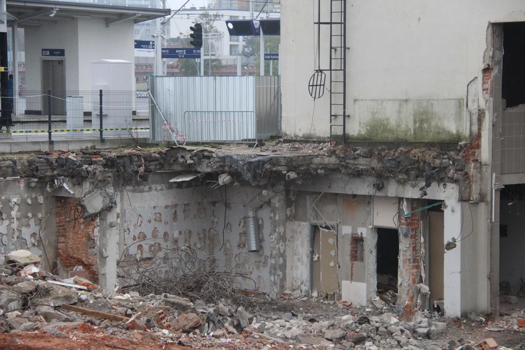 Wyburzanie budynku dworca Łódź Kaliska - stan na 25.10.2023 r.