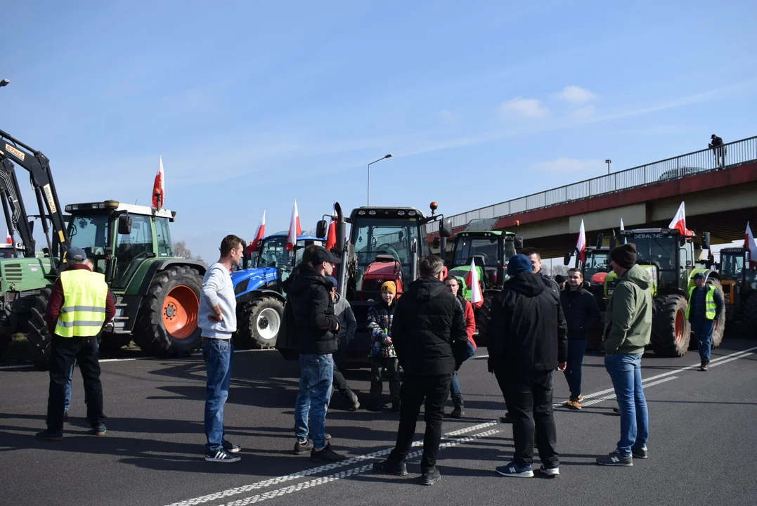 Rolnicy zablokowali Łódź oraz autostradę A1 i A2. “Zmiany powinny zacząć się już po pierwszym proteście” [ZDJĘCIA] - Zdjęcie główne