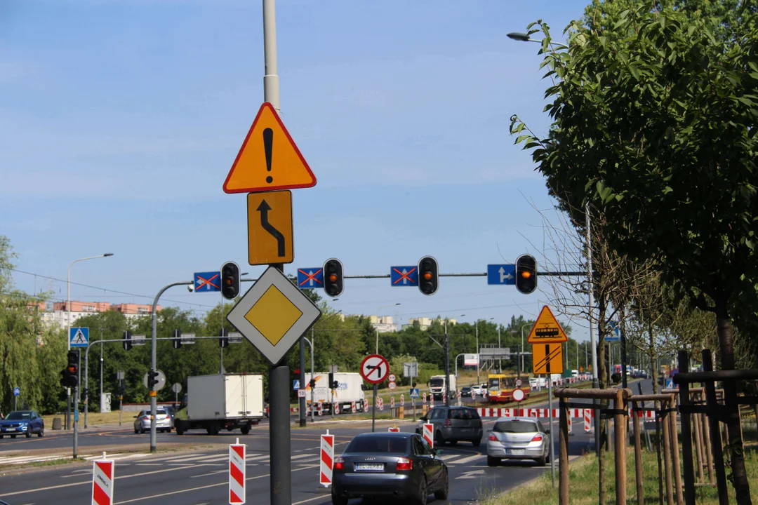 Utrudnienia dla kierowców na al. Włókniarzy w Łodzi