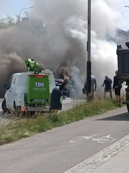 Pożar auta na Kopcińskiego w Łodzi
