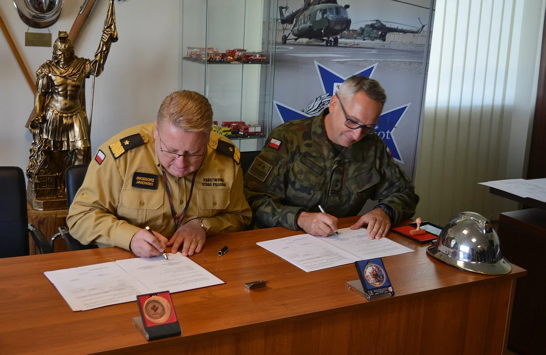 Podpisano porozumienia z wojskowymi strażakami [ZDJĘCIA] - Zdjęcie główne