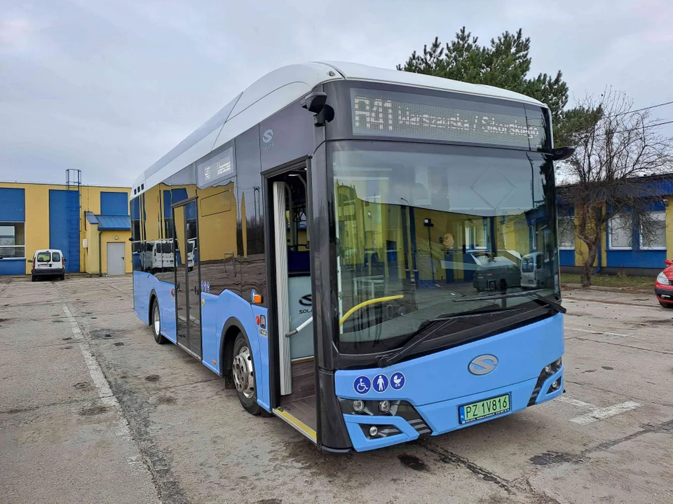 Pierwszy elektryczny autobus na ulicach Pabianic. Można podzielić się wrażeniami z jazdy [ZDJĘCIA] - Zdjęcie główne