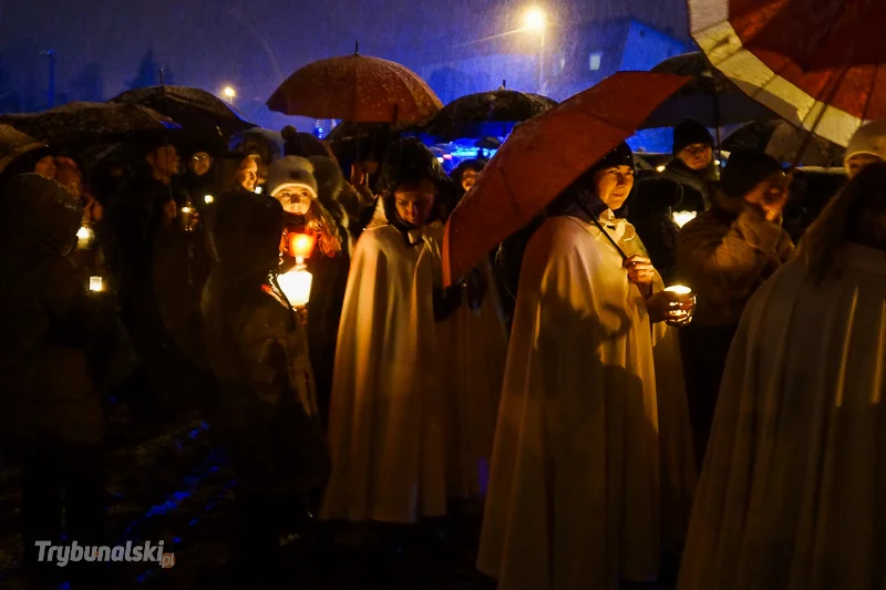 Marsz pamięci Jana Pawła II. Tłumy piotrkowian kroczyły ulicami miasta [FOTO][VIDEO] - Zdjęcie główne