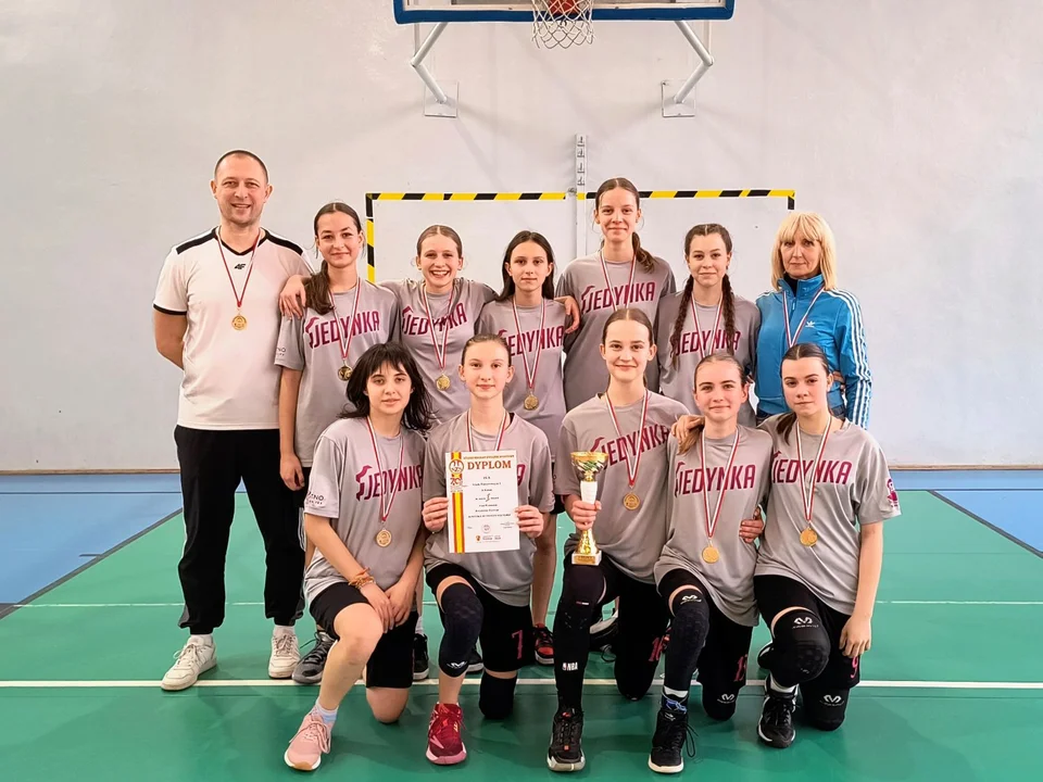 Kutnowska "Jedynka" zdobyła złoty i brązowy medal w Wojewódzkim Finale w Koszykówce