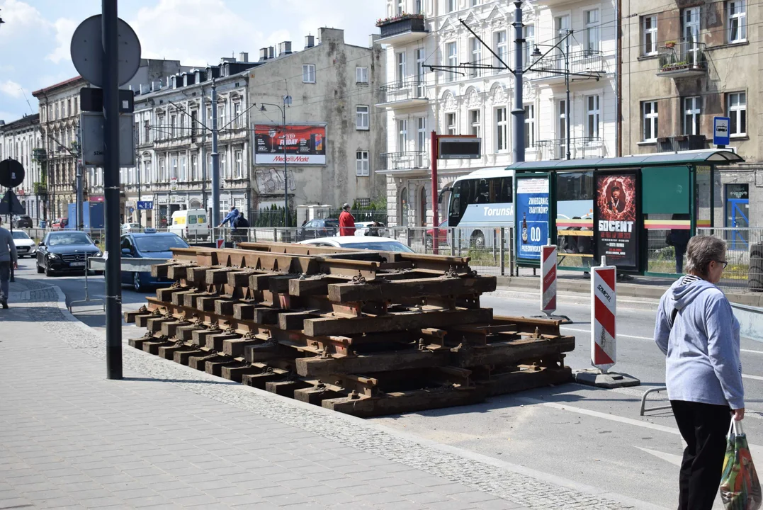 Zakaz wejścia na przejście, które prowadzi do przystanku. Ludzie przecierali oczy ze zdziwienia [ZDJĘCIA]