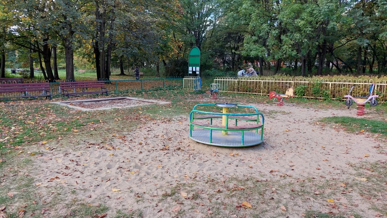Plac zabaw w Parku nad Jasieniem