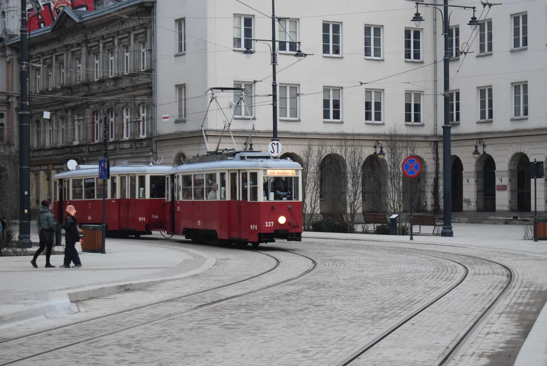 Zabytkowy tramwaj na placu Wolności