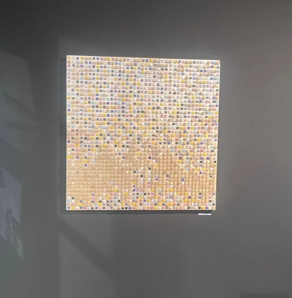 Mozaika przedstawiająca zasady kompozycyjne skradziona z wystawy w galerii Kobro