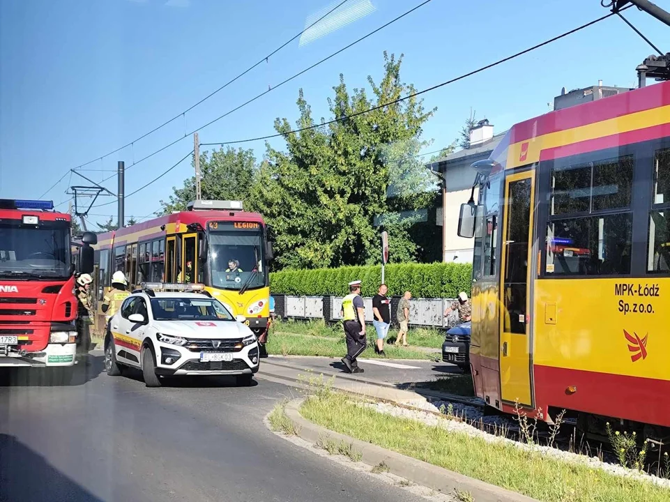 Zatrzymanie tramwajów w Konstantynowie. Zawinił nieostrożny kierowca [ZDJĘCIA] - Zdjęcie główne