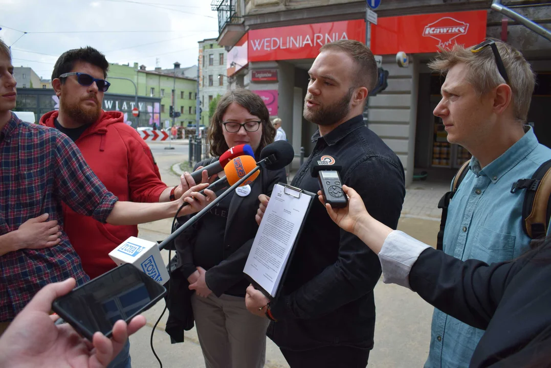Apel stowarzyszenia "Łódź Cała Naprzód" o utworzenie tymczasowego przejścia dla pieszych przy pasażu Róży