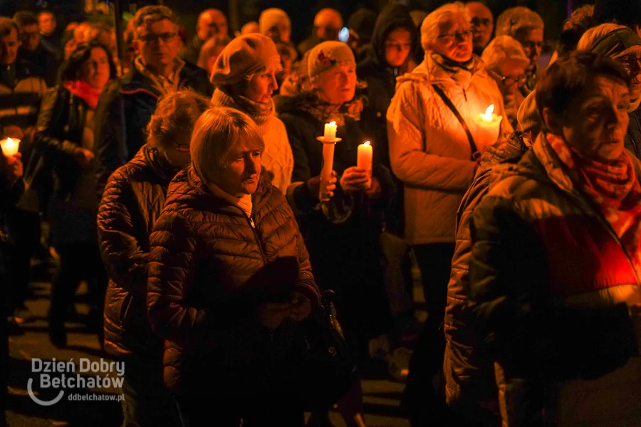Mieszkańcy z lampionami na ulicach. Różaniec Fatimski rozpoczął obchody w Bełchatowie [FOTO] - Zdjęcie główne
