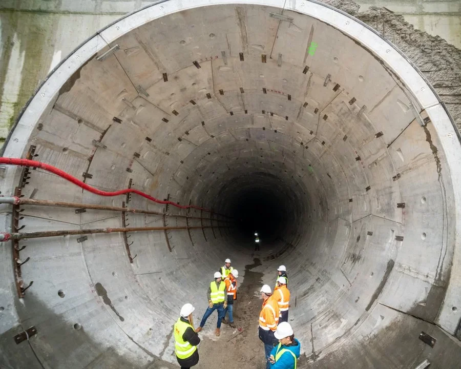 Tak wygląda wnętrze tunelu kolejowego pod Łodzią. Zobacz zdjęcia prosto z podziemnego placu budowy [GALERIA] - Zdjęcie główne
