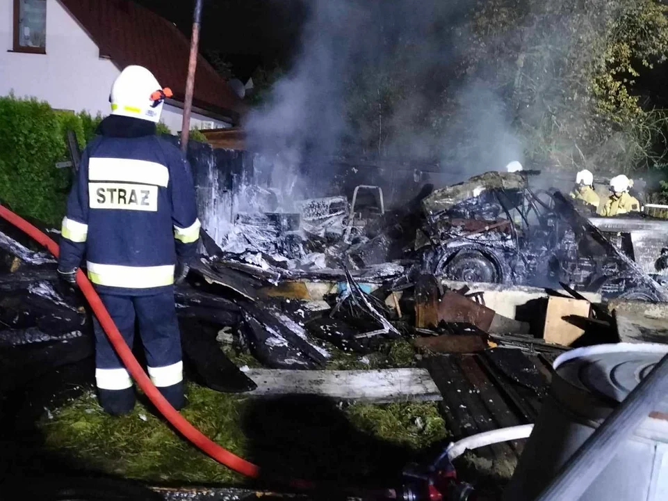 Strażacy walczyli z ogniem ponad dwie godziny. Czy to było podpalenie? [FOTO] - Zdjęcie główne