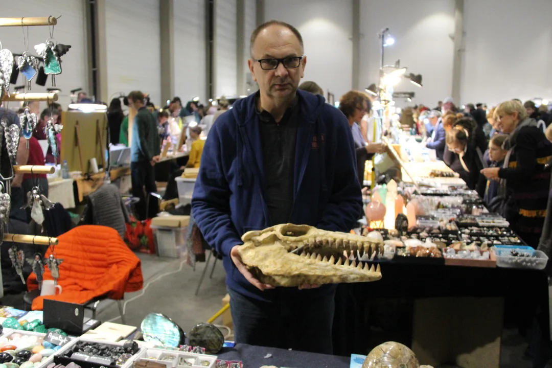 Minerały i biżuteria z drugiego końca świata! W łódzkiej hali Expo pojawiły się nawet kości dinozaura [ZDJĘCIA] - Zdjęcie główne