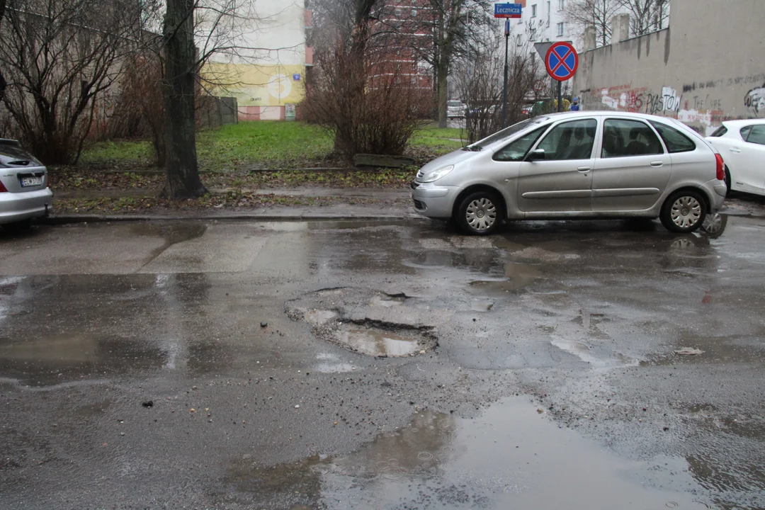 Kierowcy czekają na remont ulicy Leczniczej w Łodzi